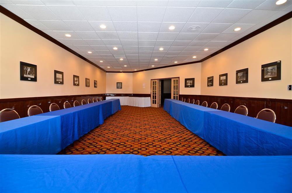 Clarion Inn & Suites Roswell Kinh doanh bức ảnh